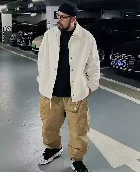 胖学生穿衣搭配 穿搭和身材无关!看这些街拍胖男人的打扮,又胖又矮,照样很有型 胖学生穿衣搭配 穿搭和身材无关!看这些街拍胖男人的打扮,又胖又矮,照样很有型