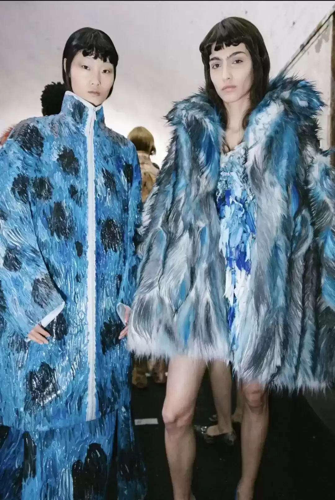 女明星冬日穿搭秘籍:时髦与保暖的完美平衡 女明星冬日穿搭秘籍:时髦与保暖的完美平衡