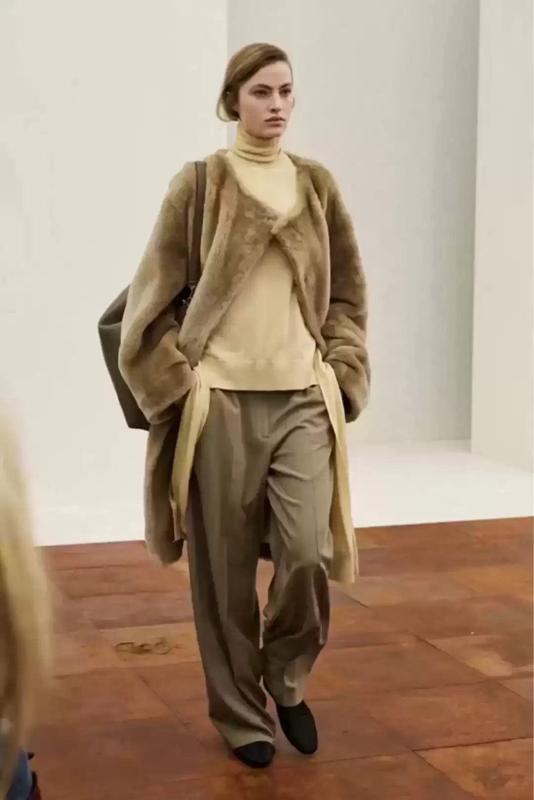 女明星冬日穿搭秘籍：时髦与保暖的完美平衡