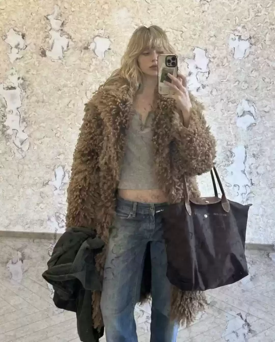 女明星冬日穿搭秘籍：时髦与保暖的完美平衡