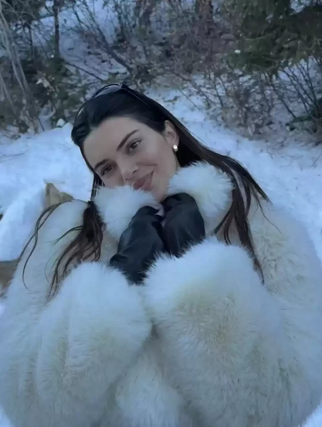 女明星冬日穿搭秘籍:时髦与保暖的完美平衡 女明星冬日穿搭秘籍:时髦与保暖的完美平衡