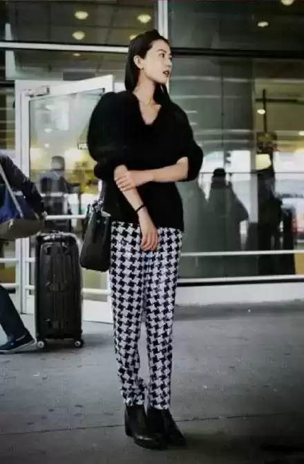 高圆圆穿衣搭配图片 气质女神高圆圆，穿衣搭配颜色不重要，关键是款式的选择，太美了