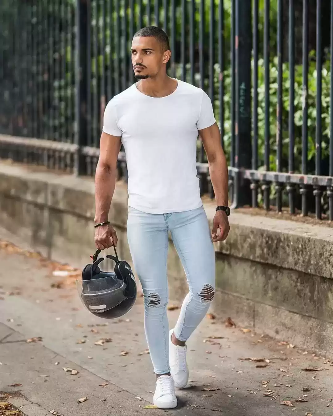 男士夏季穿搭终极指南：掌握这些技巧，轻松变身时尚达人