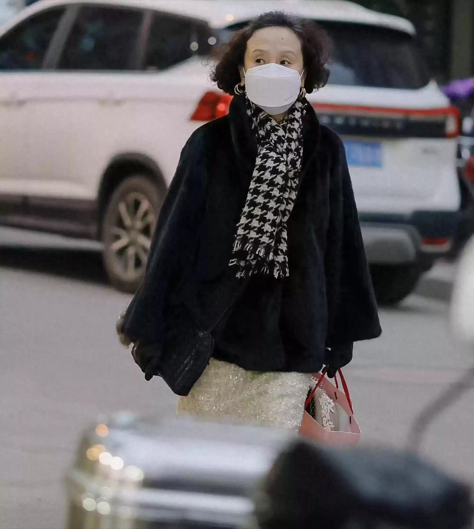 短发女孩穿搭秘诀：日本主妇的显高洋气造型解析