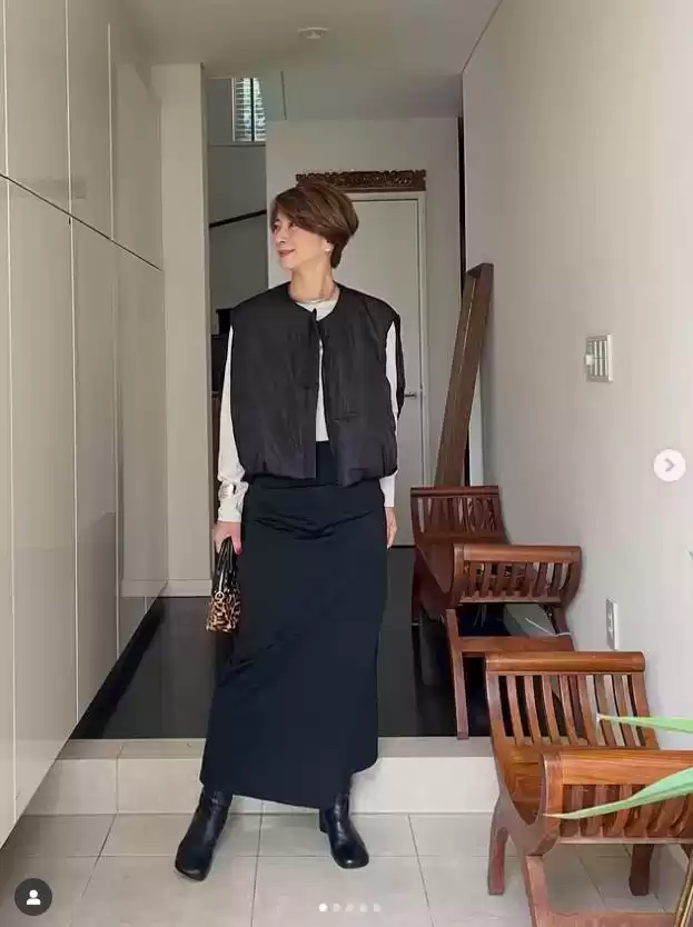 日本主妇的穿搭哲学:简约法则塑造高级气质 日本主妇的穿搭哲学:简约法则塑造高级气质