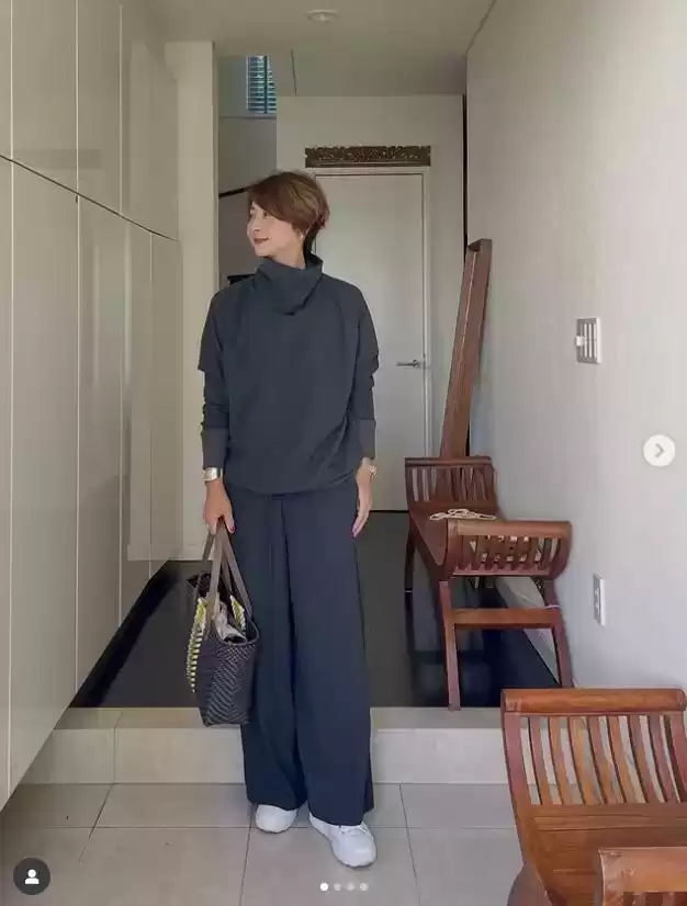 日本主妇的穿搭哲学:简约法则塑造高级气质 日本主妇的穿搭哲学:简约法则塑造高级气质