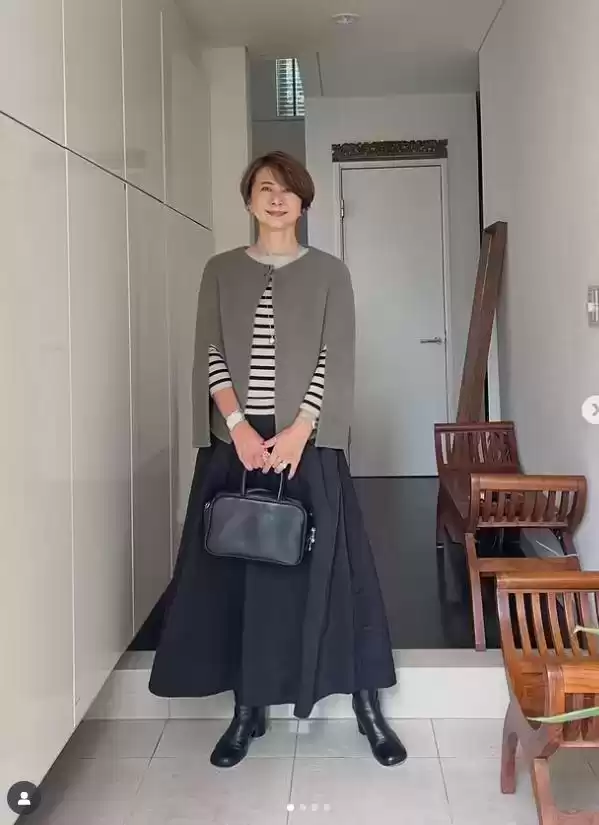 日本主妇的穿搭哲学:简约法则塑造高级气质 日本主妇的穿搭哲学:简约法则塑造高级气质