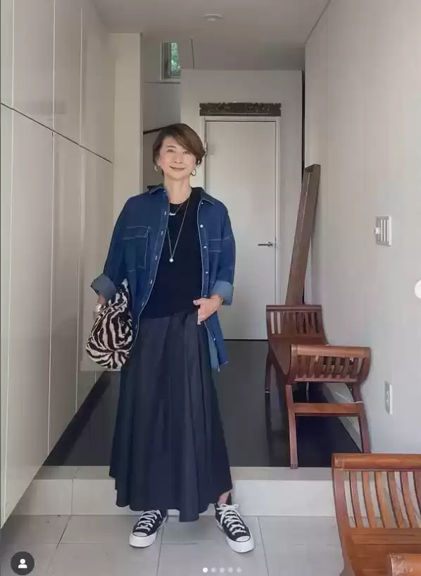 日本主妇的穿搭哲学:简约法则塑造高级气质 日本主妇的穿搭哲学:简约法则塑造高级气质