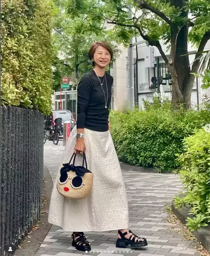 日本主妇的穿搭哲学:简约法则塑造高级气质 日本主妇的穿搭哲学:简约法则塑造高级气质