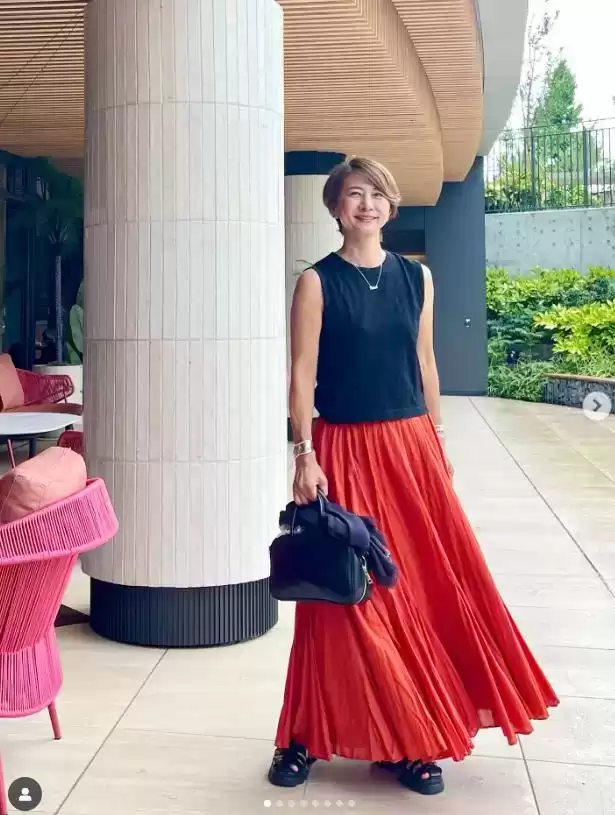 日本主妇的穿搭哲学:简约法则塑造高级气质 日本主妇的穿搭哲学:简约法则塑造高级气质