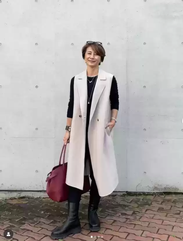 日本主妇的穿搭哲学:简约法则塑造高级气质 日本主妇的穿搭哲学:简约法则塑造高级气质