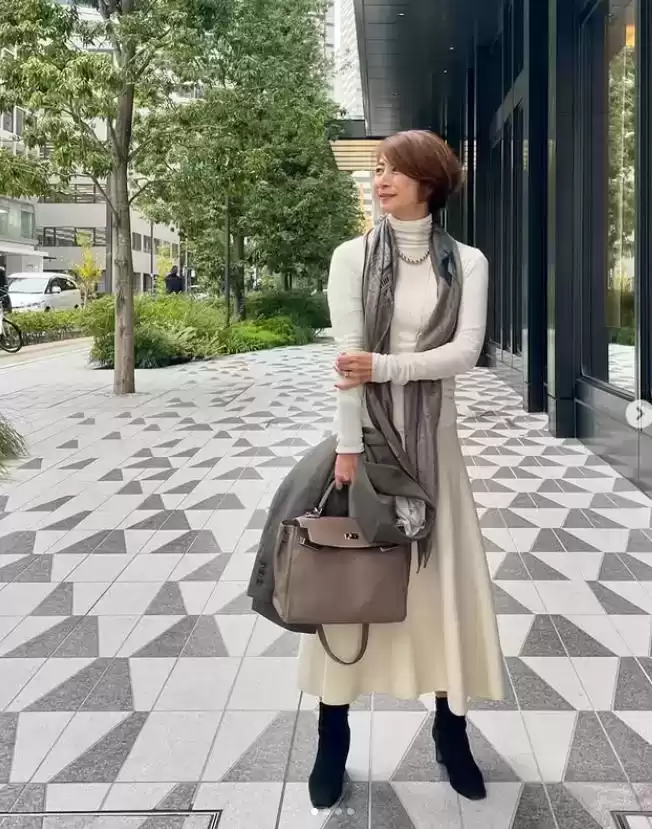 日本主妇的穿搭哲学:简约法则塑造高级气质 日本主妇的穿搭哲学:简约法则塑造高级气质