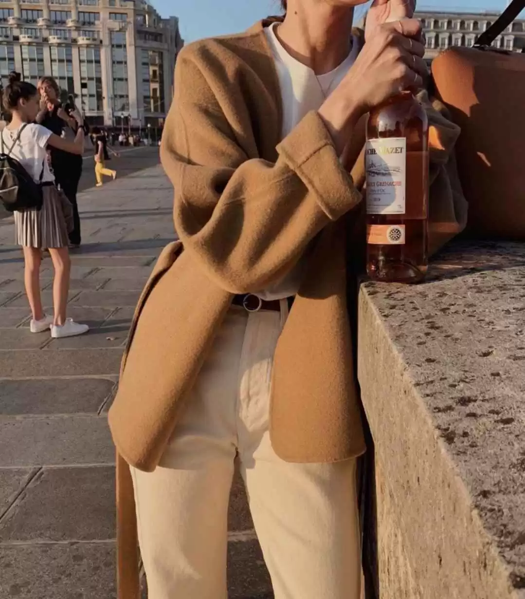 冷色系穿搭秘籍:用冷色调打造温暖秋日造型,时髦大方又高级