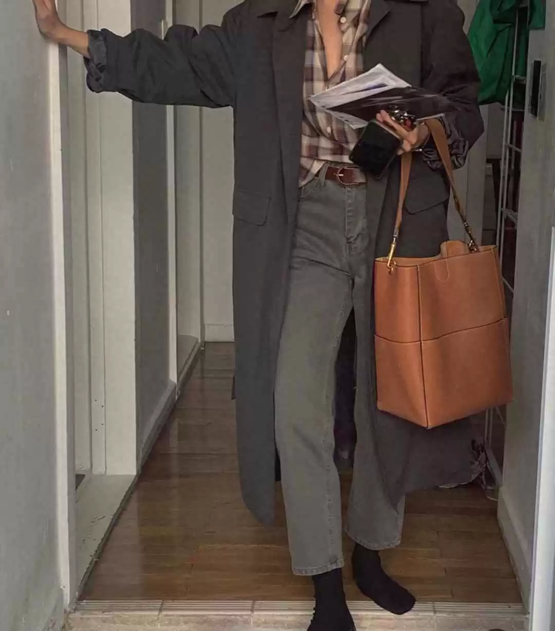 冷色系穿搭秘籍:用冷色调打造温暖秋日造型,时髦大方又高级 冷色系穿搭秘籍:用冷色调打造温暖秋日造型,时髦大方又高级