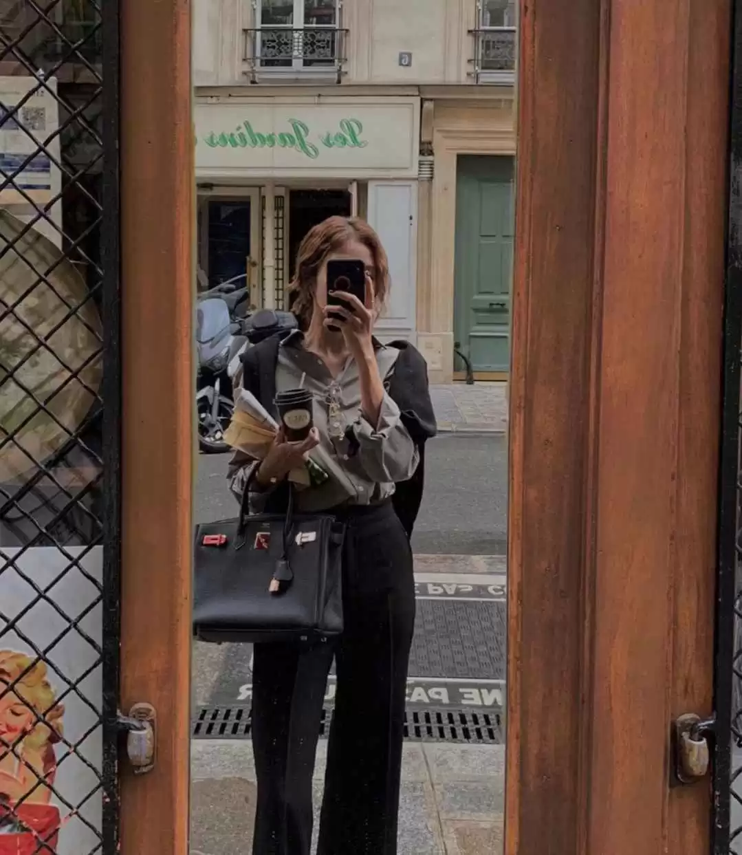 冷色系穿搭秘籍:用冷色调打造温暖秋日造型,时髦大方又高级