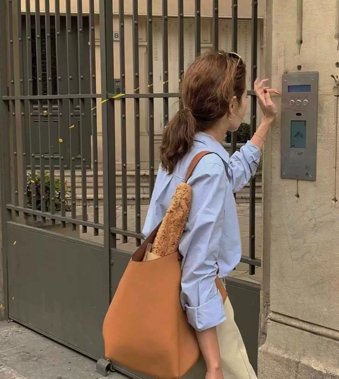 冷色系穿搭秘籍:用冷色调打造温暖秋日造型,时髦大方又高级