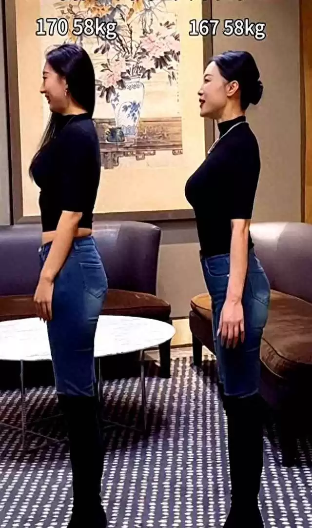 170女儿对决167妈妈：同款针织衫牛仔裤穿搭，谁更漂亮？