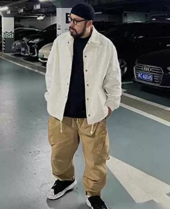 瘦小男生穿衣搭配秘籍：穿搭与身材无关，轻松提升气场