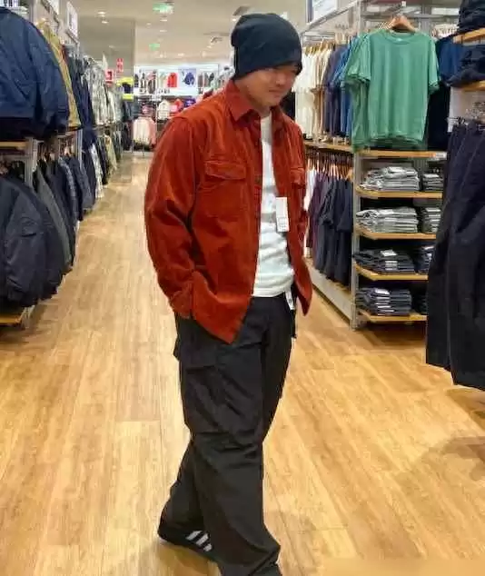 体型男生穿衣搭配指南：胖男人街拍示范，又胖又矮照样有型