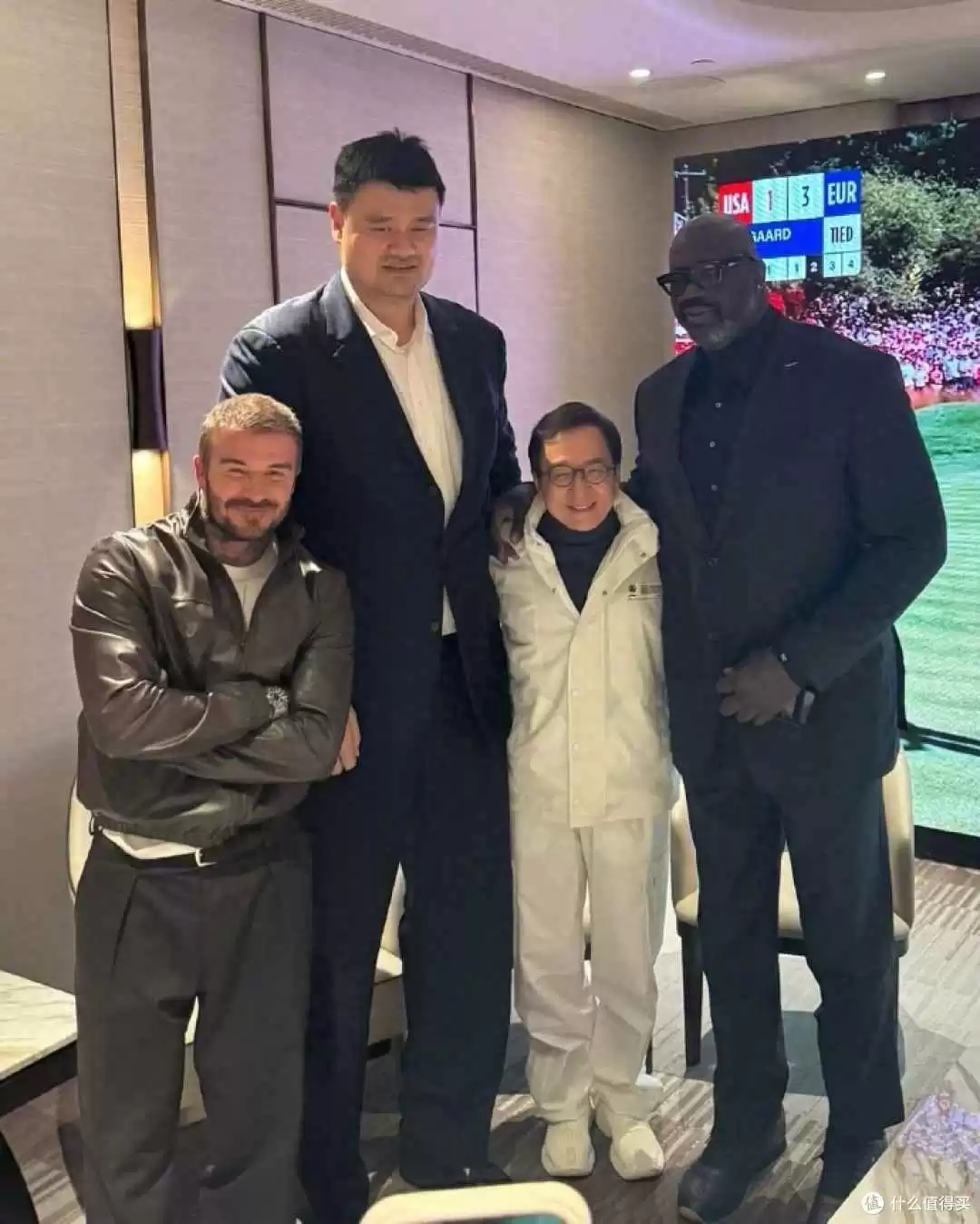 大佬观赛穿衣风格大PK！马云休闲、成龙运动、小贝酷飒，谁最吸睛？