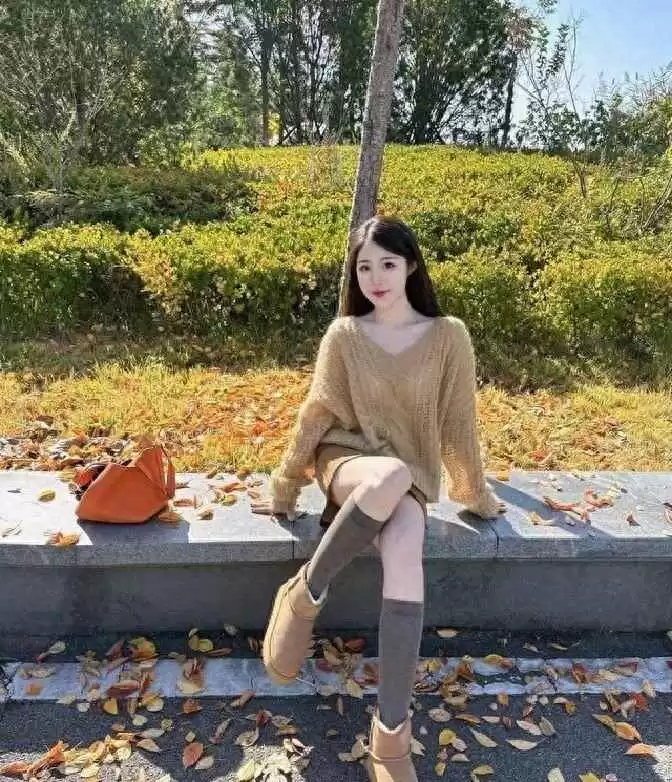 穿衣搭配层次:一浅一深,再搭配浅色,氛围感十足 穿衣搭配层次:一浅一深,再搭配浅色,氛围感十足