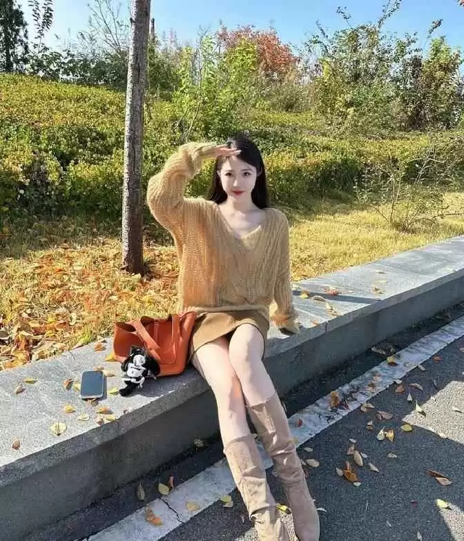 穿衣搭配层次:一浅一深,再搭配浅色,氛围感十足