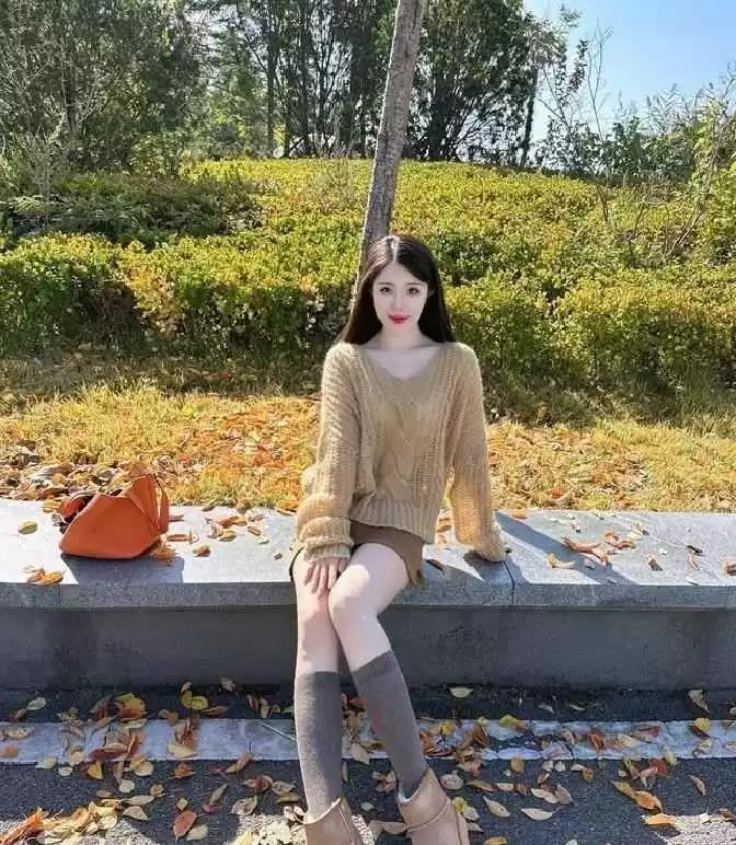 穿衣搭配层次:一浅一深,再搭配浅色,氛围感十足