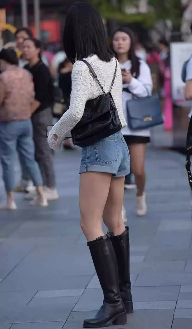 穿衣搭配靴子 靴子终极穿搭指南:从靴型到配色,轻松搭出高级感