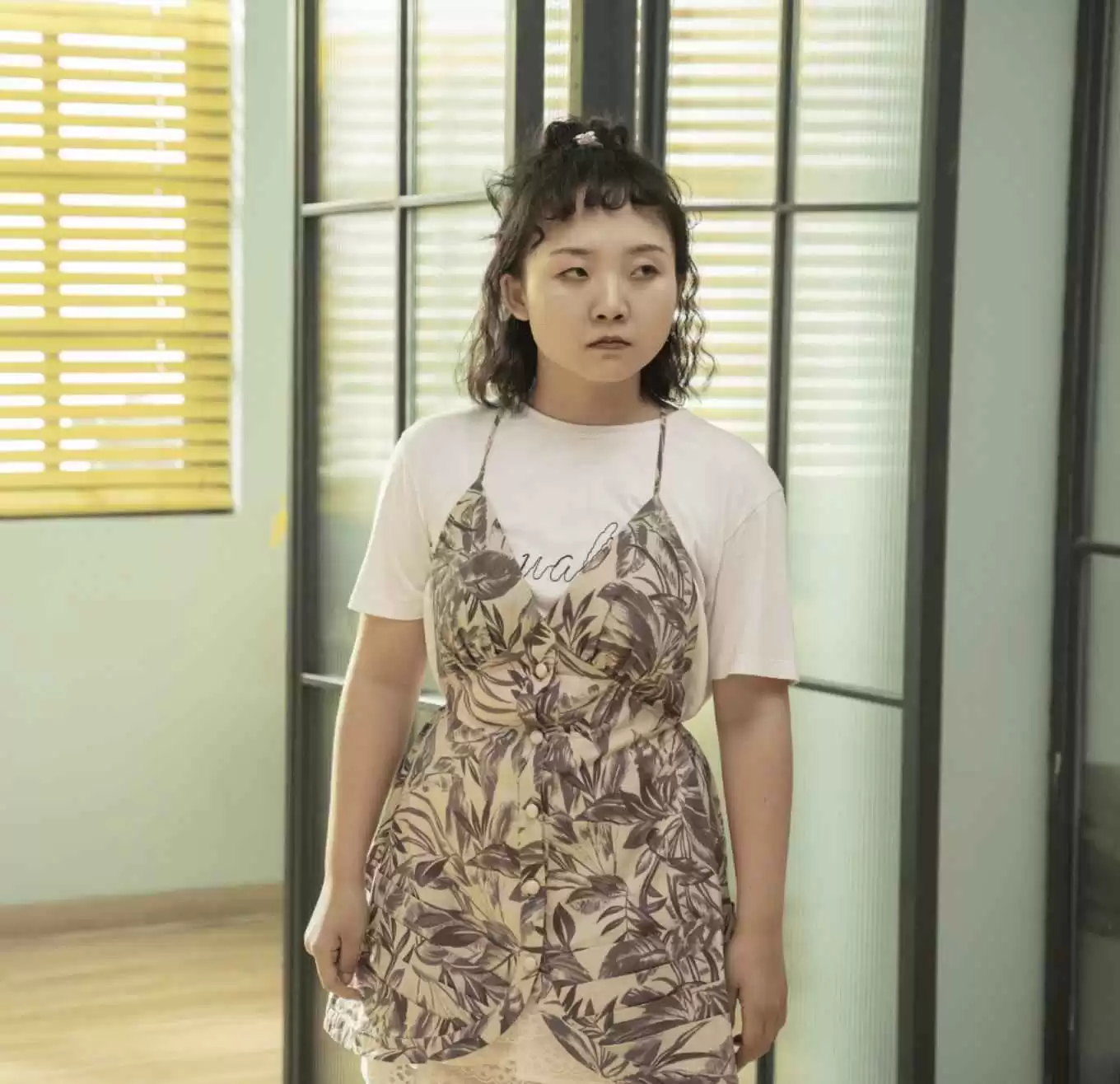 胖女生穿衣搭配秘籍:告别油腻标签,今年穿出高级时尚感!