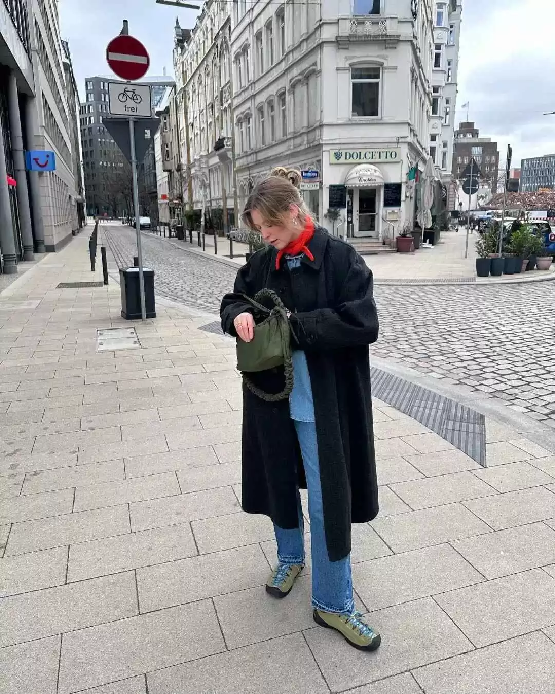 2014初秋穿衣搭配 她们说这才是秋天最实用的单品!6种穿法都帮大家总结好了