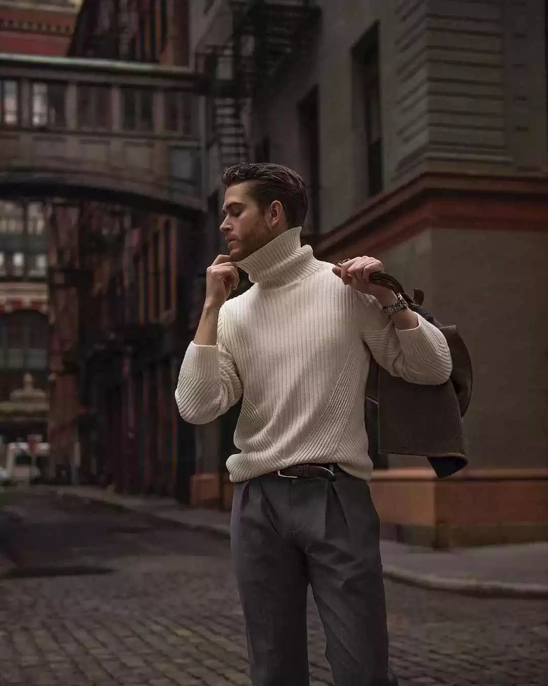 穿衣搭配男生高领 男人穿高领毛衣显得很娘？那是你对高领毛衣一无所知