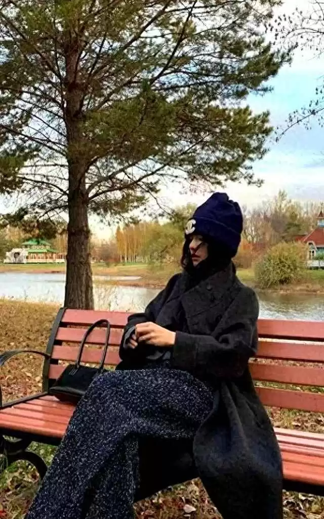 穿衣黑灰搭配 这么高级的“黑灰系”，穿在身上美爆了，8个时尚搭配模板