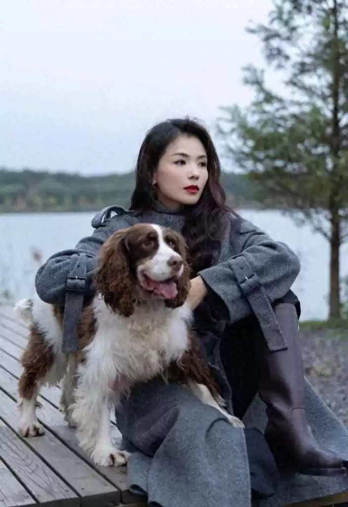 刘涛秋冬穿搭秘籍:油画卷发配灰大衣,时髦减龄超有范儿 刘涛秋冬穿搭秘籍:油画卷发配灰大衣,时髦减龄超有范儿