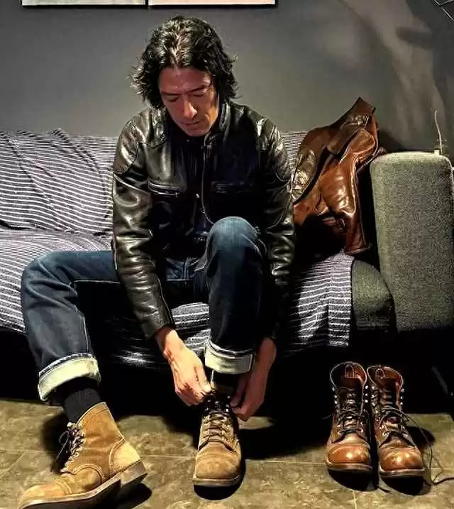 腿粗的男生穿衣搭配图 上海男人不愧是时尚标杆！皮衣夹克+靴子打扮，帅得让人移不开眼