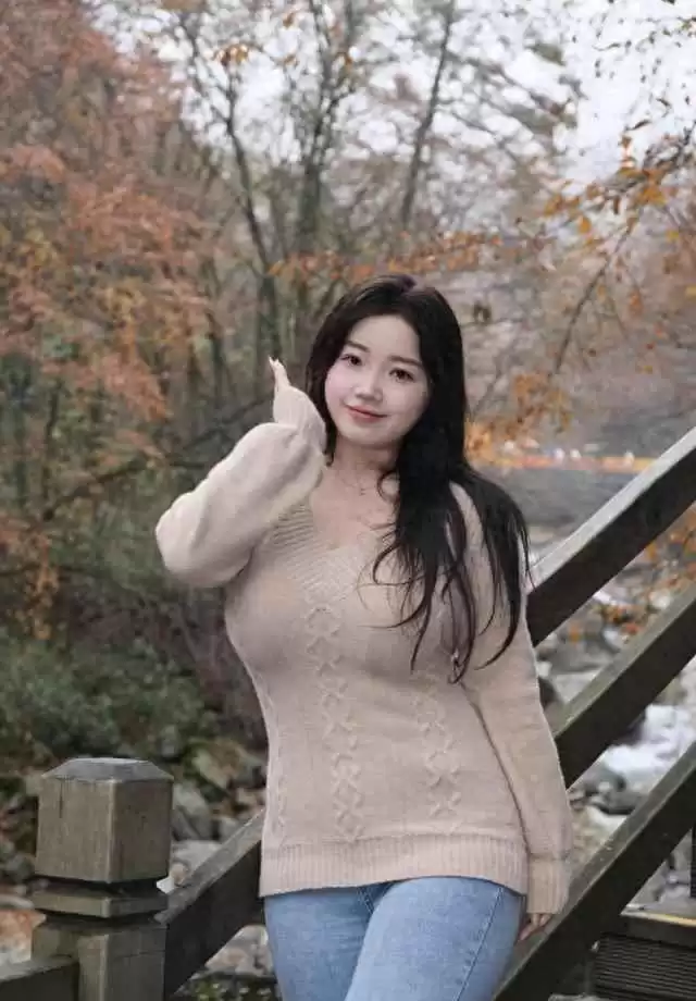 较瘦女生穿衣搭配 微胖女生怎么穿衣好看？这位小姐姐告诉你“有肉”也可以穿的很美