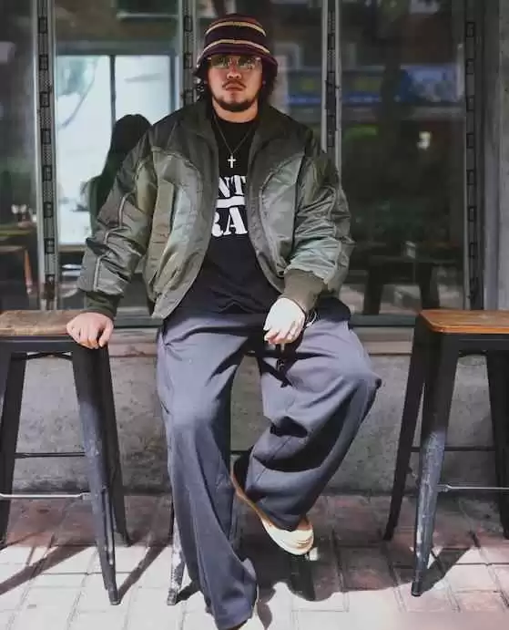 胖黑男生穿衣搭配秘籍:穿搭与身材无关,街拍胖男人又胖又矮照样有型