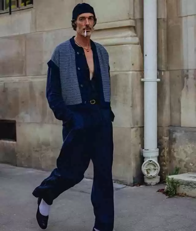 欧美帅哥穿衣搭配 欧美男人越老越帅的穿搭秘诀，不穿花衣服，不剪寸头，精致又优雅