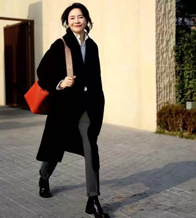 微胖中年女人春季穿搭指南:5个实用建议让你显瘦又时尚