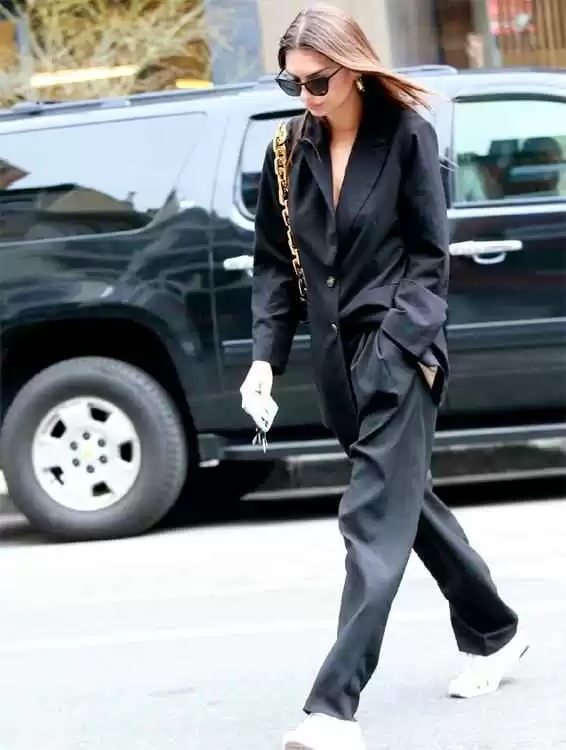 微胖中年女人春季穿搭指南:5个实用建议让你显瘦又时尚