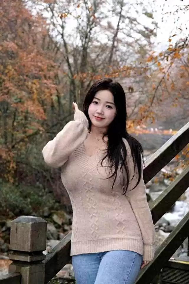 微胖女生穿搭秘籍：有肉身材如何穿出时尚自信感