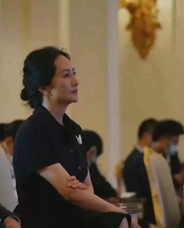 名媛穿衣搭配指南:跟孟晚舟学简约高级感,不追潮流更显气质 名媛穿衣搭配指南:跟孟晚舟学简约高级感,不追潮流更显气质