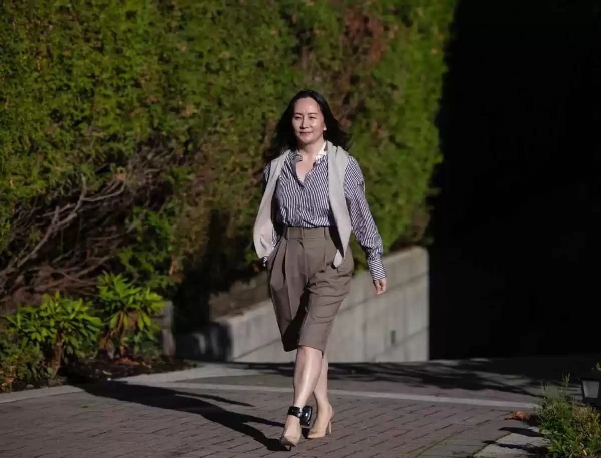 名媛穿衣搭配指南:跟孟晚舟学简约高级感,不追潮流更显气质