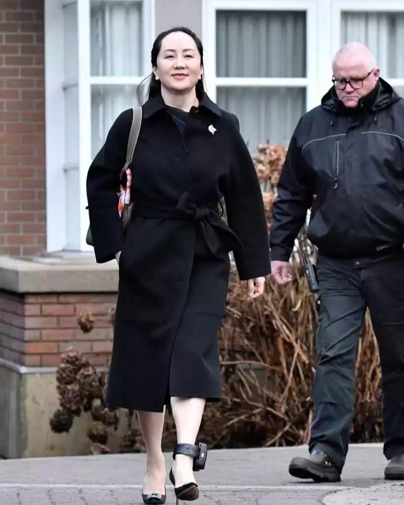 名媛穿衣搭配指南:跟孟晚舟学简约高级感,不追潮流更显气质