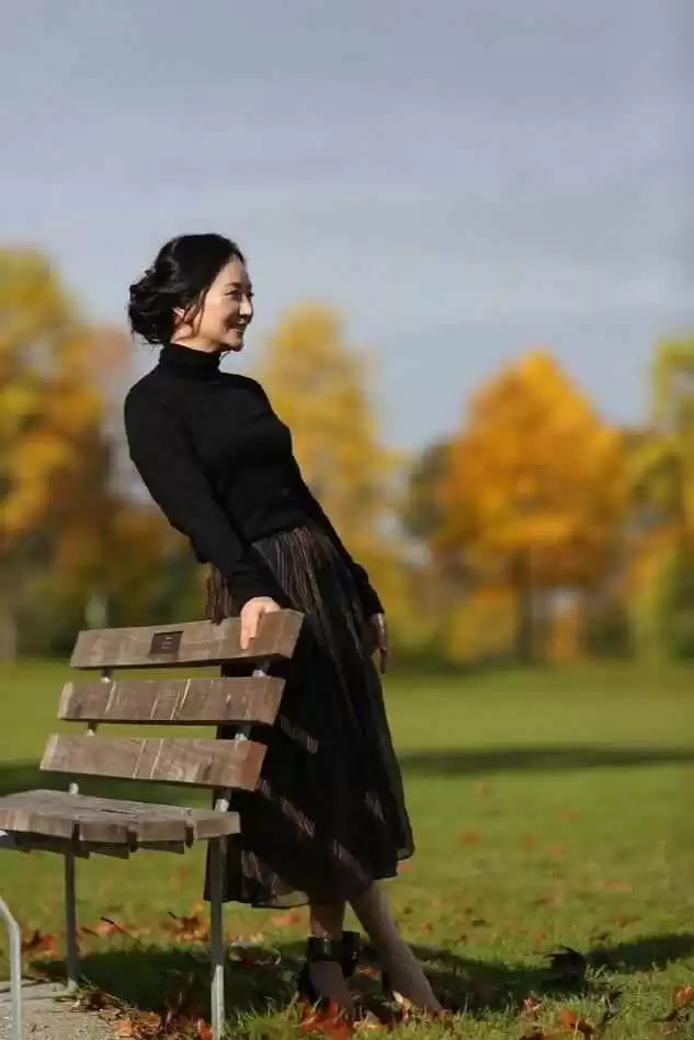 名媛穿衣搭配指南:跟孟晚舟学简约高级感,不追潮流更显气质