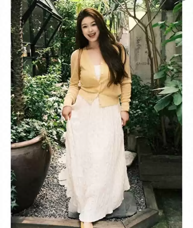 160cm女生春季穿搭秘诀：裙过膝、衣不紧，优雅显瘦又气质