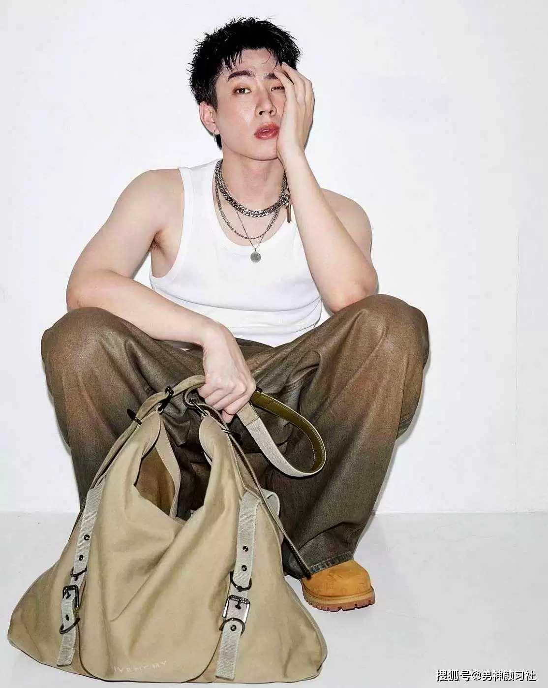 男生鞋子搭配全攻略:避开这些坑,衣服搭配不再白费,颜值瞬间翻倍