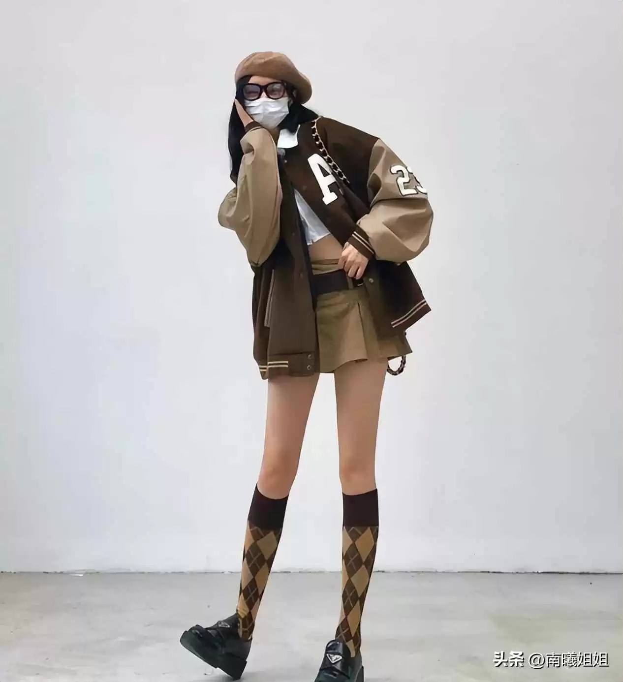 小个子女生秋冬穿搭秘籍:短裙+乐福鞋、九分裤+短靴,显高又时髦 小个子女生秋冬穿搭秘籍:短裙+乐福鞋、九分裤+短靴,显高又时髦