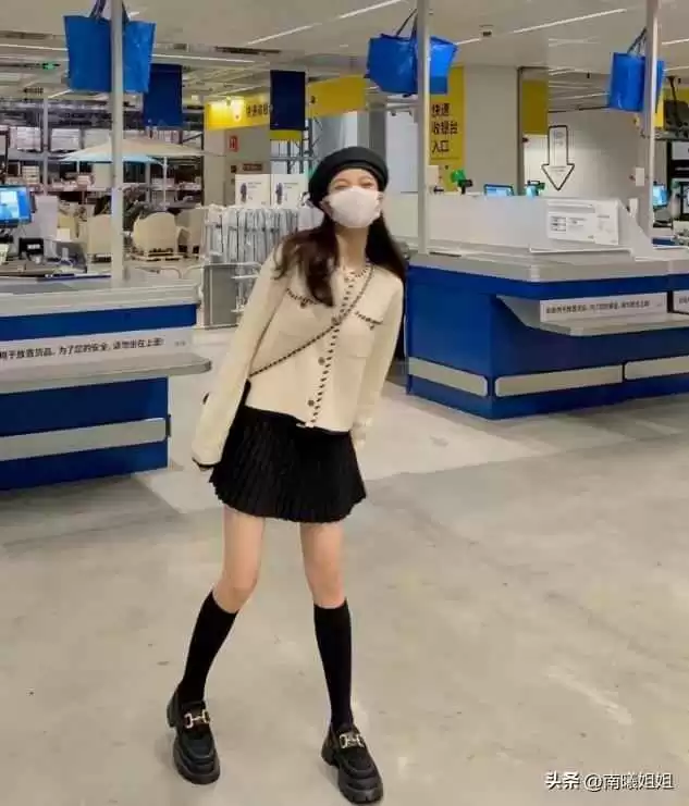 小个子女生秋冬穿搭秘籍:短裙+乐福鞋、九分裤+短靴,显高又时髦