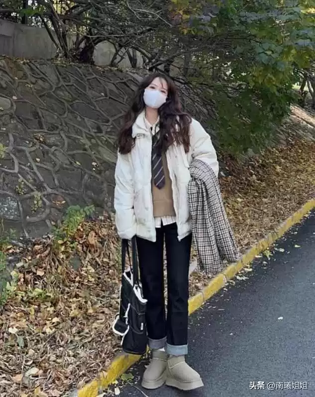 小个子女生秋冬穿搭秘籍:短裙+乐福鞋、九分裤+短靴,显高又时髦