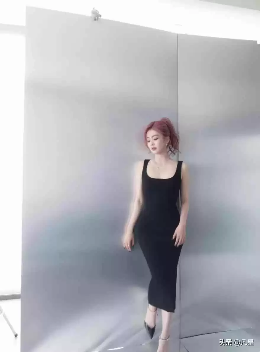 粉色头发穿搭宝典:白鹿的时尚造型大揭秘